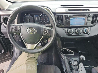 2017 Toyota RAV4 LE - miniatura 10