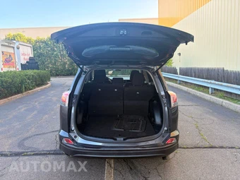 2017 Toyota RAV4 LE - miniatura 10