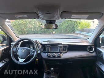 2017 Toyota RAV4 LE - miniatura 13