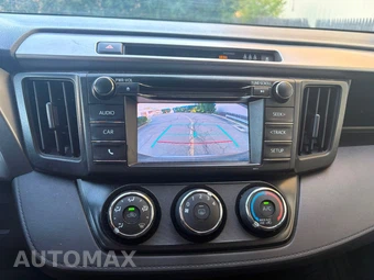 2017 Toyota RAV4 LE - miniatura 16
