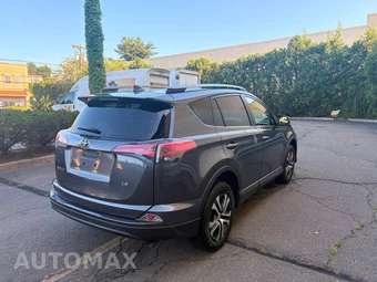 2017 Toyota RAV4 LE - miniatura 5