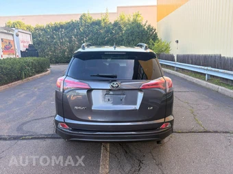 2017 Toyota RAV4 LE - miniatura 6