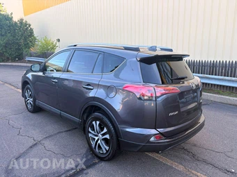 2017 Toyota RAV4 LE - miniatura 7