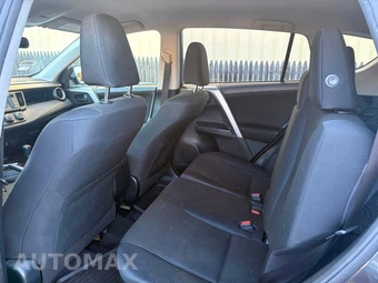 2017 Toyota RAV4 LE - miniatura 9