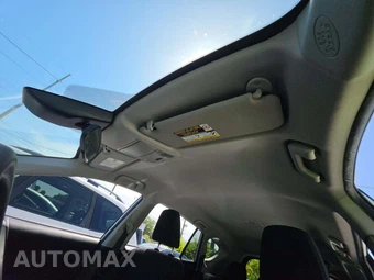 2017 Toyota RAV4 LE – miniatura 11
