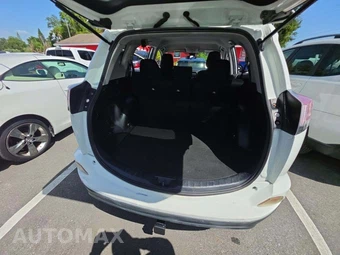 2017 Toyota RAV4 LE – miniatura 14