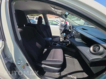 2017 Toyota RAV4 LE – miniatura 18