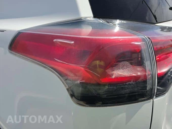 2017 Toyota RAV4 LE – miniatura 25