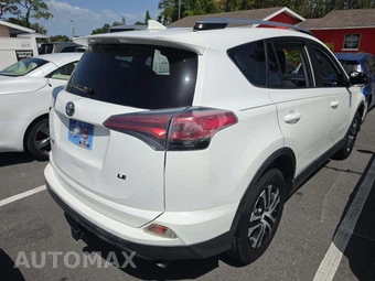 2017 Toyota RAV4 LE – miniatura 3