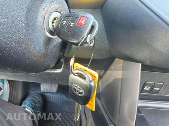 2017 Toyota RAV4 LE – miniatura 8