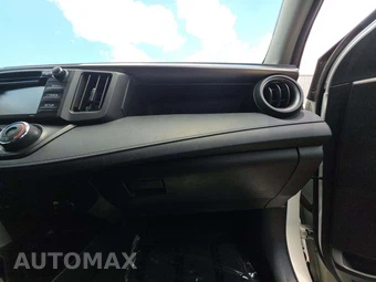 2017 Toyota RAV4 LE - miniatura 19
