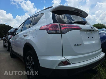 2017 Toyota RAV4 LE - miniatura 2