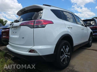 2017 Toyota RAV4 LE - miniatura 3