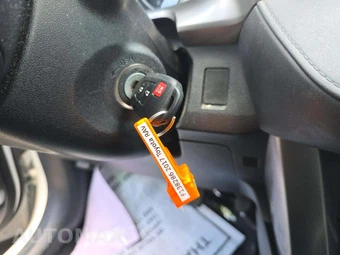 2017 Toyota RAV4 LE - miniatura 8