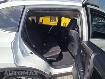 2017 Toyota RAV4 LE – miniatura 13