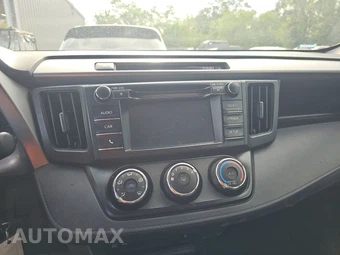2017 Toyota RAV4 LE – miniatura 11