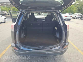2017 Toyota RAV4 LE – miniatura 16