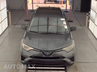 2017 Toyota RAV4 LE – miniatura 2