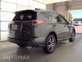 2017 Toyota RAV4 LE – miniatura 4
