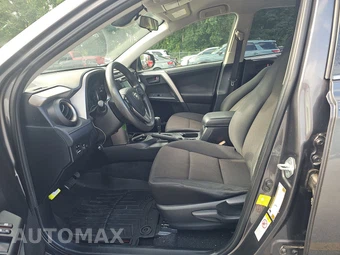 2017 Toyota RAV4 LE – miniatura 7
