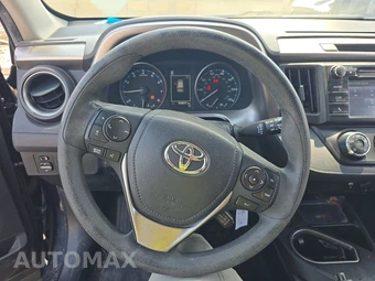 2017 Toyota RAV4 LE – miniatura 10