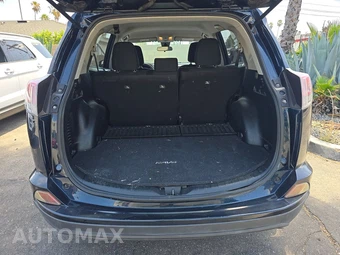 2017 Toyota RAV4 LE – miniatura 16