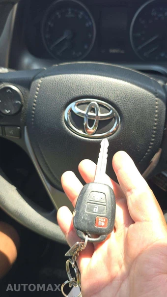 2017 Toyota RAV4 LE – miniatura 17