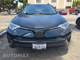 2017 Toyota RAV4 LE – miniatura 2