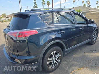 2017 Toyota RAV4 LE – miniatura 4