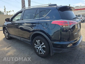2017 Toyota RAV4 LE – miniatura 6