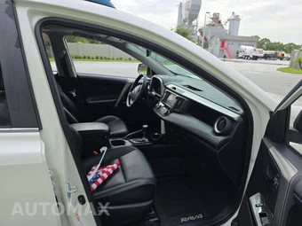 2017 Toyota RAV4 Limited - miniatura 18