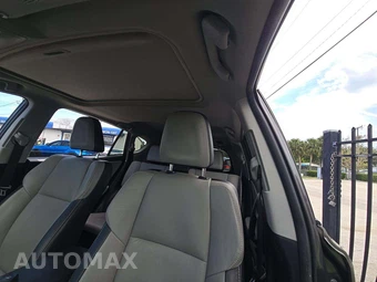 2017 Toyota RAV4 Platinum – miniatura 11