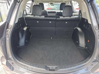 2017 Toyota RAV4 Platinum – miniatura 14