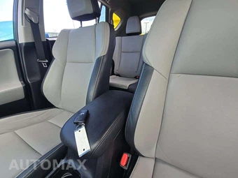 2017 Toyota RAV4 Platinum – miniatura 8