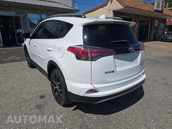 2017 Toyota RAV4 SE - miniatura 2