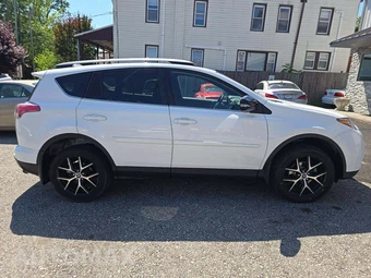 2017 Toyota RAV4 SE - miniatura 4