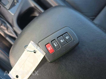2017 Toyota RAV4 SE - miniatura 8