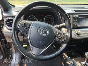 2017 Toyota RAV4 SE – miniatura 10