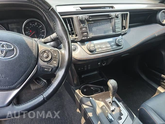 2017 Toyota RAV4 SE – miniatura 11