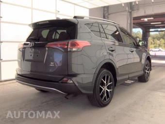 2017 Toyota RAV4 SE – miniatura 4