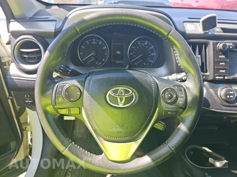 2017 Toyota RAV4 XLE – miniatura 10