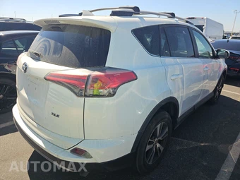 2017 Toyota RAV4 XLE – miniatura 4