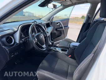 2017 Toyota RAV4 XLE - miniatura 9
