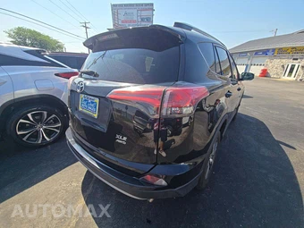2017 Toyota RAV4 XLE – miniatura 3