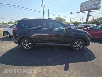 2017 Toyota RAV4 XLE – miniatura 4
