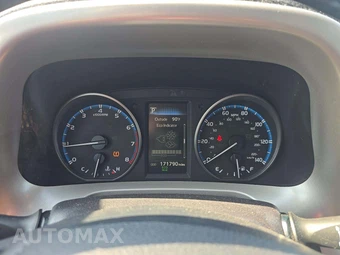 2017 Toyota RAV4 XLE – miniatura 9