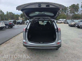 2017 Toyota RAV4 XLE – miniatura 15