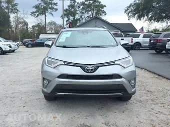 2017 Toyota RAV4 XLE – miniatura 2