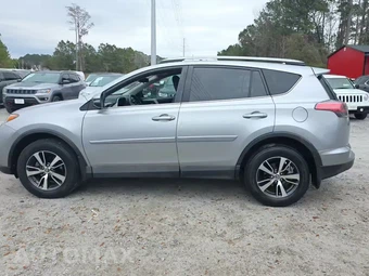2017 Toyota RAV4 XLE – miniatura 3