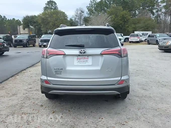 2017 Toyota RAV4 XLE – miniatura 4